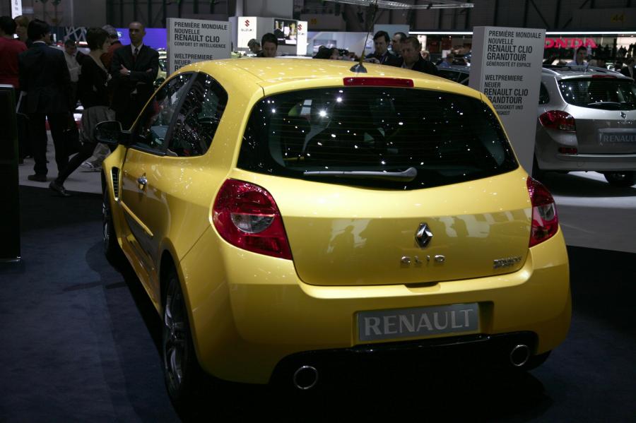  Renault Clio RS 2010 года  (фото 10 из 38)